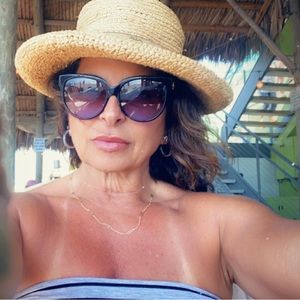 Meet your Posher, Rina